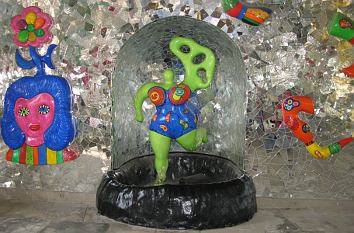 Niki de Saint Phalle Grotte