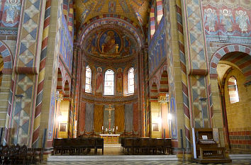 Blick zum Altar im Kaiserdom