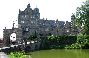Schlossweiher und Schloss Hämelschenburg