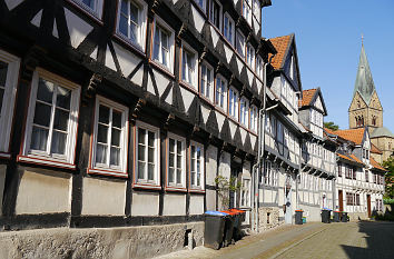 Krumme Straße und Kirchturm St. Petrus Wolfenbüttel