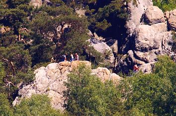 Leute auf den Dörenther Klippen im Teutoburger Wald