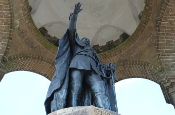 Skulptur von Kaiser Wilhelm II. im Denkmal