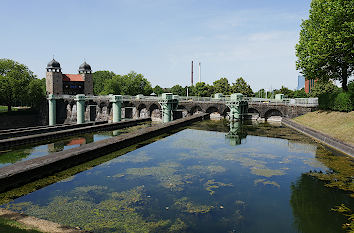 Abstiegsbauwerke an der alten Schachtschleuse
