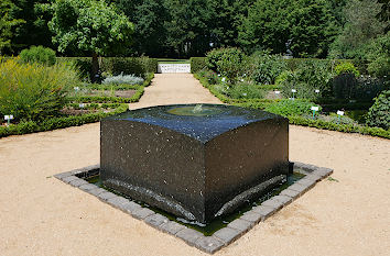 Brunnen im Kräutergarten Schloss Moyland