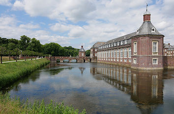 Schloss Nordkirchen mit Schlossgraben und Brücke