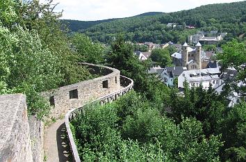 Begehbarer Wehrgang und Eifelblick in Bad Münstereifel