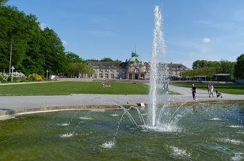Springbrunnen und Kaiserpalais Bad Oeynhausen
