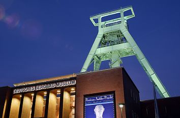 Deutsches Bergbau-Museum mit Fördergerüst