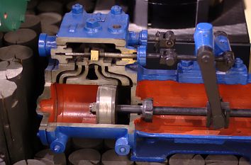 Aufgeschnittener Motor im Bergbau-Museum