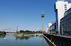 Düsseldorfer Hafen mit Rheinturm