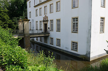 Gräfte mit Brücke Schloss Borbeck Essen