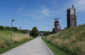 Weg zum Nordsternturm mit Herkules