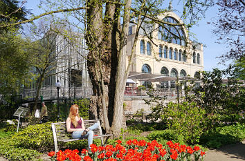 Florapark Köln mit Mädchen