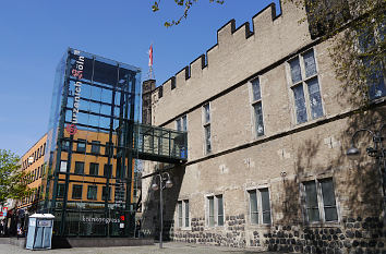 Gürzenich in Köln mit modernem Treppenhaus