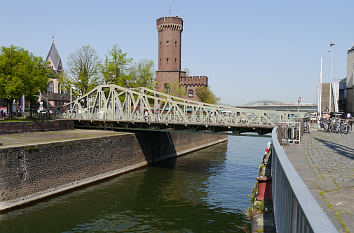 Malakoffturm und Drehbrücke Rheinauhafen Köln