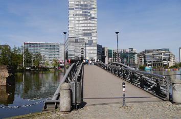 Brücke über den MediaPark-See