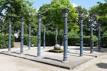 Säulen mit Kugelbrunnen Müga-Park Mülheim