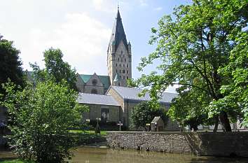 Dom, Kaiserpfalzmuseum und Quelle in Paderborn