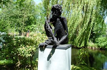 Skulptur im Klostergarten Rietberg