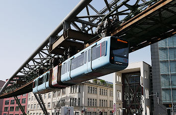 Wahrzeichen Wupptertaler Schwebebahn