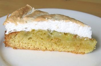 Rhabarberkuchen mit Honigbaiser