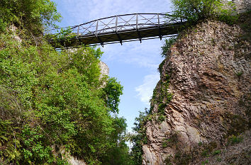 Eisenbrücke über dem Halsgraben
