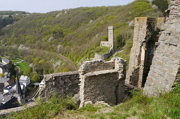 Löwenburg Monreal mit Blick zur Philippsburg