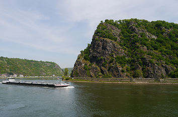 Schlepper vor Loreley