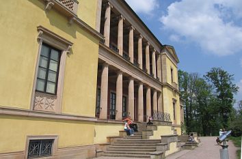 Säulenreihen an der Villa Ludwigshöhe