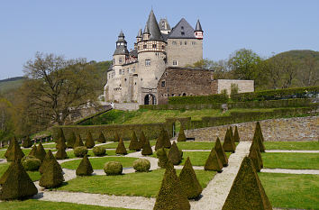 Schloss Bürresheim mit Schlossgarten