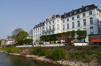 Schloss Engers mit Rhein