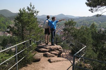 Blick vom Schwalbenfelsen in Dahn