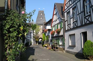 Kölner Straße mit Neutor in Erpel