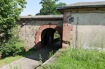 Tor auf der Fronte Beckers (Hufeisen) in Germersheim