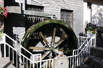 Mühlrad am Mineralienmuseum in Idar-Oberstein