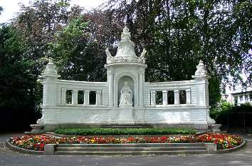 Rheinanlagen mit Kaiserin-Augusta-Denkmal in Koblenz