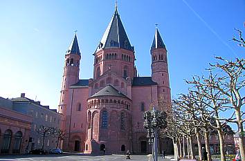 Mainzer Dom vom Liebfrauenplatz gesehen