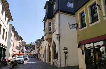 Untergasse mit Rathaus Meisenheim