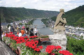 Blick von der Reichsburg Cochem auf die Mosel