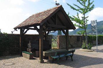 Weinpresse am Rhodter Schloßberg