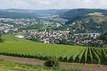 Blick auf Saarburg und Saar