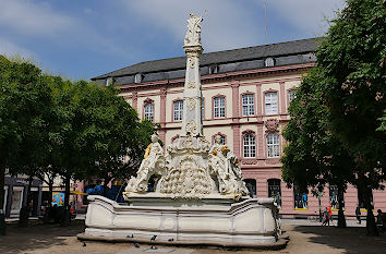 St. Georgsbrunnen Kornmarkt Trier