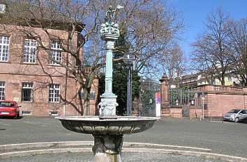 Brunnen am Schloßplatz in Worms