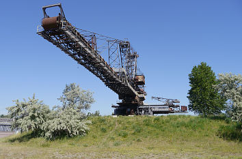 Braunkohlegroßgerät mit Ausleger in Ferropolis