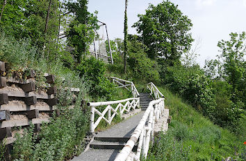 Treppe zur Saale im Kurpark Bad Dürrenberg