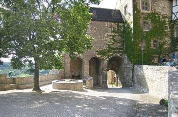 Torhaus im Vorhof der Kernburg