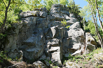 Felsen am Wanderweg Steinerne Renne