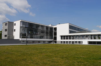Südseite des Bauhauses in Dessau