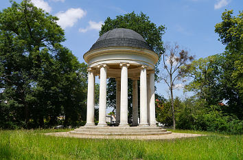 Ionischer Tempel im Park Georgium Dessau