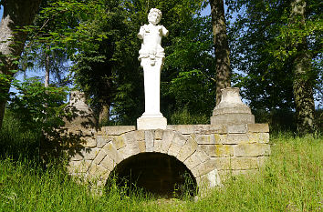 Skulptur im Schlosspark Luisium